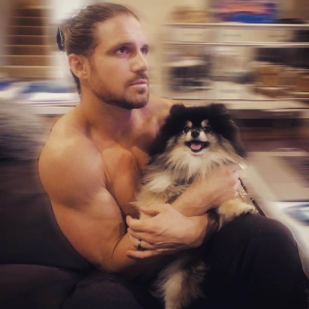 WWEさんのインスタグラム写真 - (WWEInstagram)「Let’s raise a paw for these good pups on #NationalDogDay! 🐾」8月27日 5時00分 - wwe