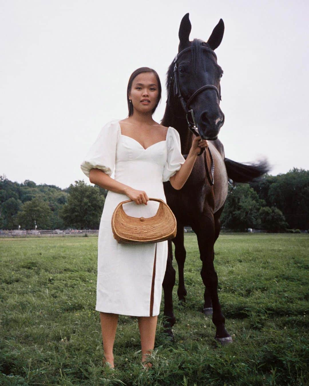 エイミー・ソングさんのインスタグラム写真 - (エイミー・ソングInstagram)「@janicethitran with her 🐴 friend in the Rosalie Midi Dress」8月27日 5時25分 - songofstyle