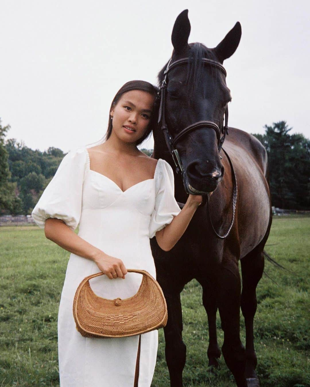 エイミー・ソングさんのインスタグラム写真 - (エイミー・ソングInstagram)「@janicethitran with her 🐴 friend in the Rosalie Midi Dress」8月27日 5時25分 - songofstyle