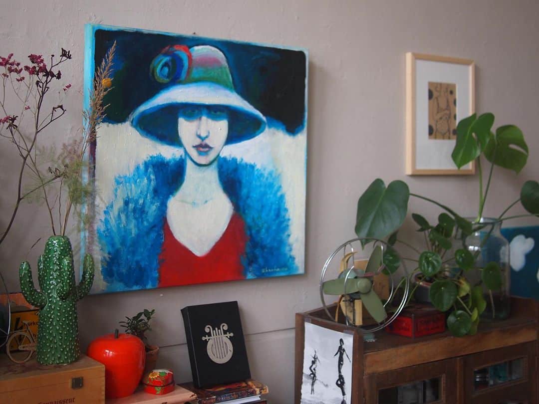 ヤナ・スクラのインスタグラム：「Mijn huiskamer hangt van 1 sept tot 1 okt in Concerto, Utrechtsestraat 60, Amsterdam #expositie」