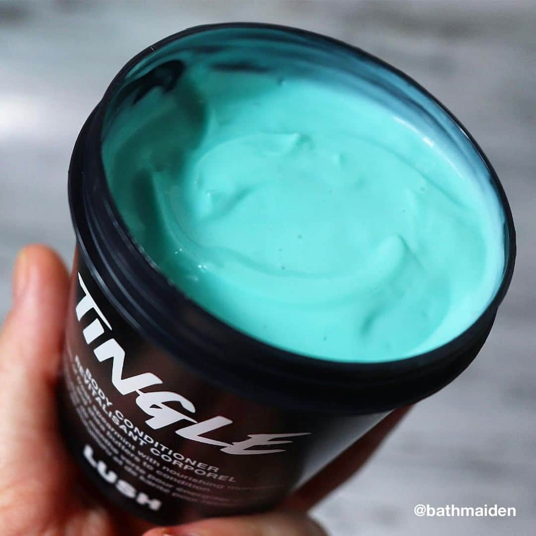 LUSH Cosmeticsさんのインスタグラム写真 - (LUSH CosmeticsInstagram)「The perfect morning routine starts with our Tingle Body Conditioner. When used in the shower (especially first thing in the morning), this cooling peppermint will give you serious hydration and make for an invigorating start to the day. Just massage onto damp skin, rinse lightly and pop out feeling refreshed and ready to tackle anything.⁠ ⁠ Wake up on time so you never arrive late to a #ZoomUniversity class.⁠ ⁠ Shop for your #BackToSchool routine via our link in bio.⁠ ⁠ 📷 @bathmaiden ⁠ ⁠ #school #firstdayofschool #schooldays #bts2020 ⁠ ⁠ [Photo description: A black container is held by a hand in the middle of the frame. The lid of the container is off and inside is a blue cream fill.]」8月27日 6時01分 - lushcosmetics