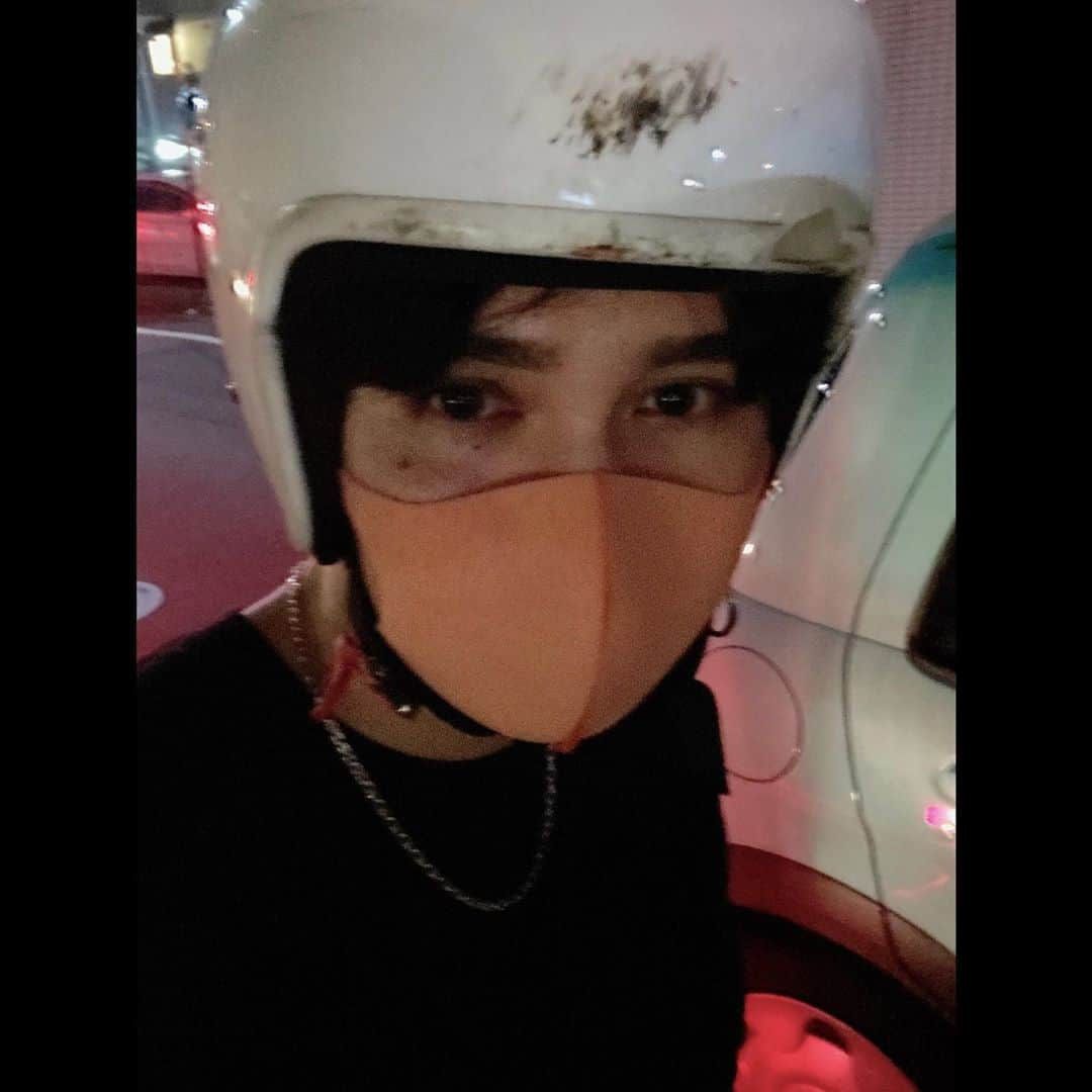 池添俊亮さんのインスタグラム写真 - (池添俊亮Instagram)「友達の後ろ  #🏍」8月27日 6時05分 - zoe_boy_0427