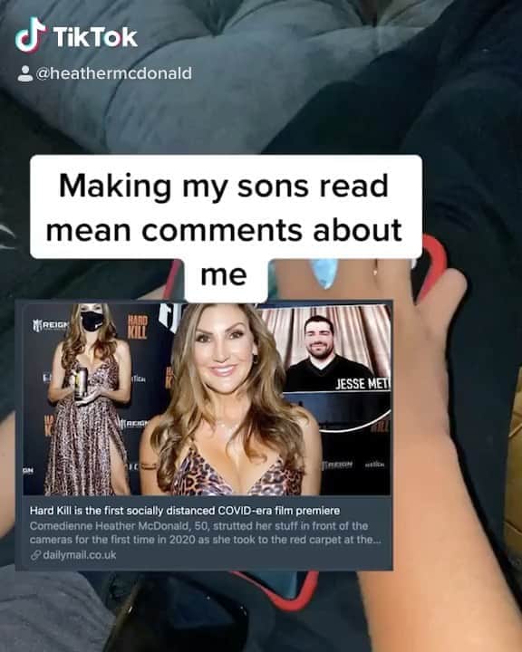 ヘザー・マクドナルドのインスタグラム：「I was feeling myself after yesterday’s @dailymail article until I read the comments. So I made my sons read the mean comments to me to let them know not to take trolls seriously and be able to laugh at yourself. Just in case it ever happens to them. Even though they’re both obviously perfect.  Also- follow me on tik tok! @heathermcdonald」