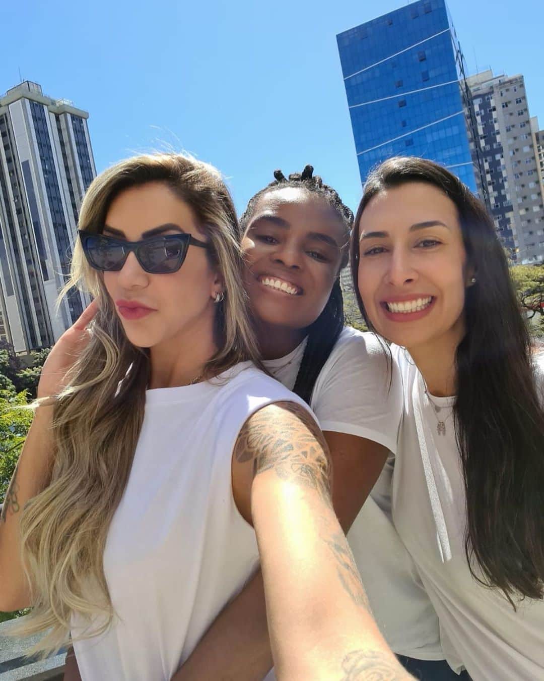 シェイラ・カストロのインスタグラム：「Que delícia encontrar as 🦒 🦒 do meu coração!!! Saudade que eu estava de resenhar com vcs!!!」
