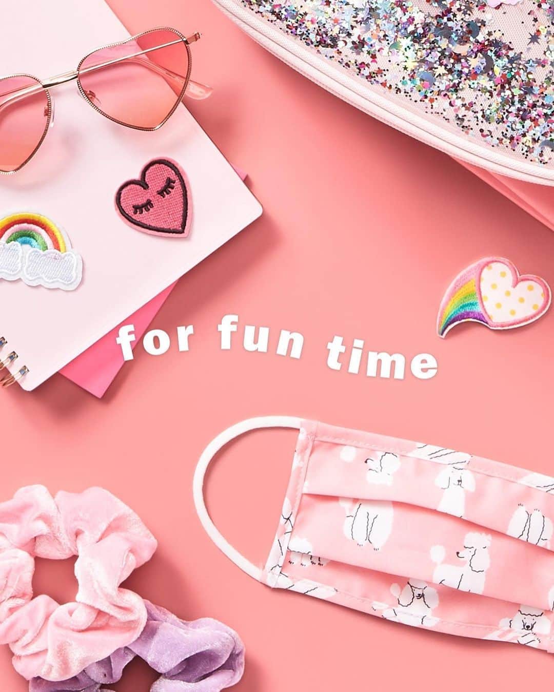 Old Navyさんのインスタグラム写真 - (Old NavyInstagram)「fun masks for fun times 😷😍🤪 . #oldnavystyle #backtoschool #mixmatchmask . . . . masks are not medical grade & not for kids under 3. see product page for full info & warnings.」8月27日 6時33分 - oldnavy