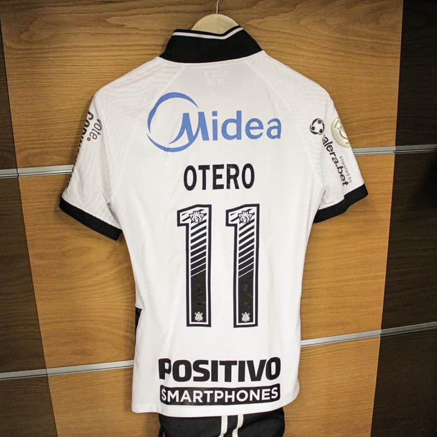 コリンチャンスさんのインスタグラム写真 - (コリンチャンスInstagram)「O vestiário alvinegro também já está pronto aqui na #CasaDoPovo. Logo mais tem Corinthians, Fiel! ⠀ ⠀ #SCCPxFOR #VaiCorinthians #BMG #Nike #EstrellaGalicia #CorinthiansEPositivo #Matrix #Midea #Poty #Serasa #Orthopride #CartãodeTodosCorinthians #AleCombustíveis #DoTerra #Hapvida #GaleraBET⠀」8月27日 7時04分 - corinthians