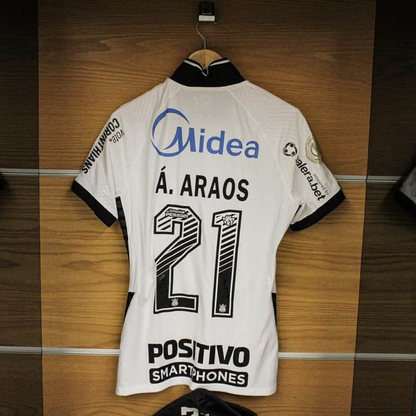 コリンチャンスさんのインスタグラム写真 - (コリンチャンスInstagram)「O vestiário alvinegro também já está pronto aqui na #CasaDoPovo. Logo mais tem Corinthians, Fiel! ⠀ ⠀ #SCCPxFOR #VaiCorinthians #BMG #Nike #EstrellaGalicia #CorinthiansEPositivo #Matrix #Midea #Poty #Serasa #Orthopride #CartãodeTodosCorinthians #AleCombustíveis #DoTerra #Hapvida #GaleraBET⠀」8月27日 7時04分 - corinthians