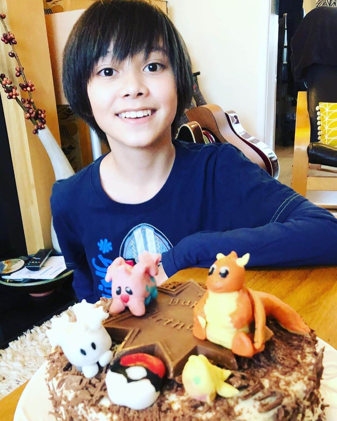 Hyuさんのインスタグラム写真 Hyuinstagram 今日は誕生日でした プレゼント にレストランでご飯食べて おうちでママのケーキ デコはお姉ちゃんの作ったポケモン達 バースディケーキ 誕生日 誕生日ケーキ ポケモンアイシング ポケモン 12歳