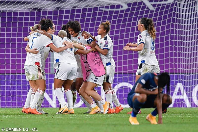 熊谷紗希さんのインスタグラム写真 - (熊谷紗希Instagram)「On est en FINALE 🔴🔵🙌🏻 Je suis fière de ma team @ol 👏🏻PSGに1-0で勝利し、決勝進出です👊🏻決勝に向けて最高の準備をしていきます⚽️💪🏻 #teamol #なんで手がそうなっちゃうかな😂」8月27日 7時28分 - kumagai1017