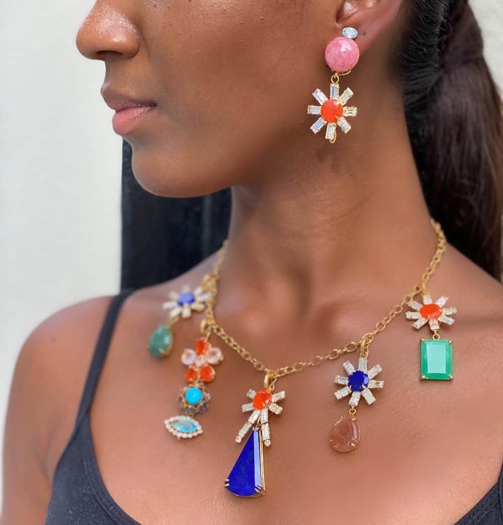 のインスタグラム：「Fashion & functionality✨ now you’ll be able to wear your Bounkit earrings as charms. Stay tuned .  . . • #handmadejewelry #bounkit #semipreciousjewelry #vintagejewelry #retrojewelry #charmsnecklace  #interchangeablejewelry #necklace #instajewelry #designerjewelry #statementjewelry  #madeinnyc #bespokejewelry #fashion&functionality #charms」