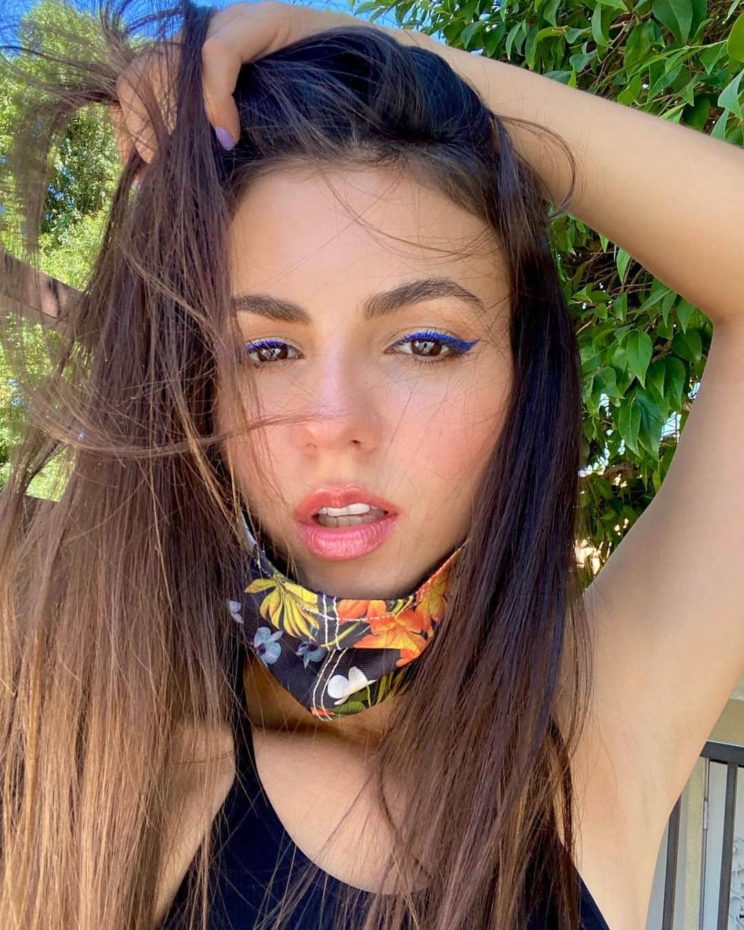 のインスタグラム：「Mask maker, mask maker, make me a mask 🎶 🌺」