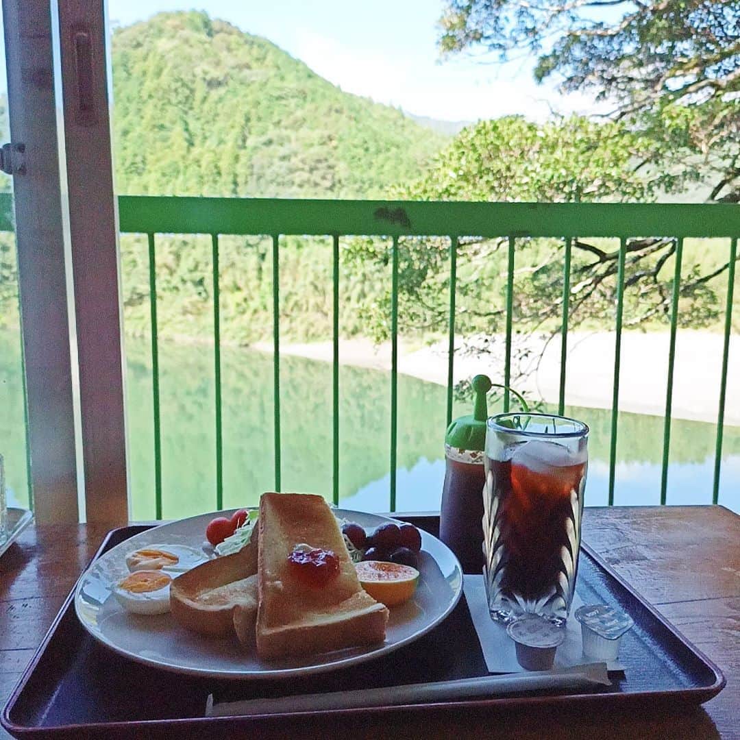 松本隆博のインスタグラム：「。 朝食難民…やっとありつける (˙◁˙)  ～人生遊歩道～」