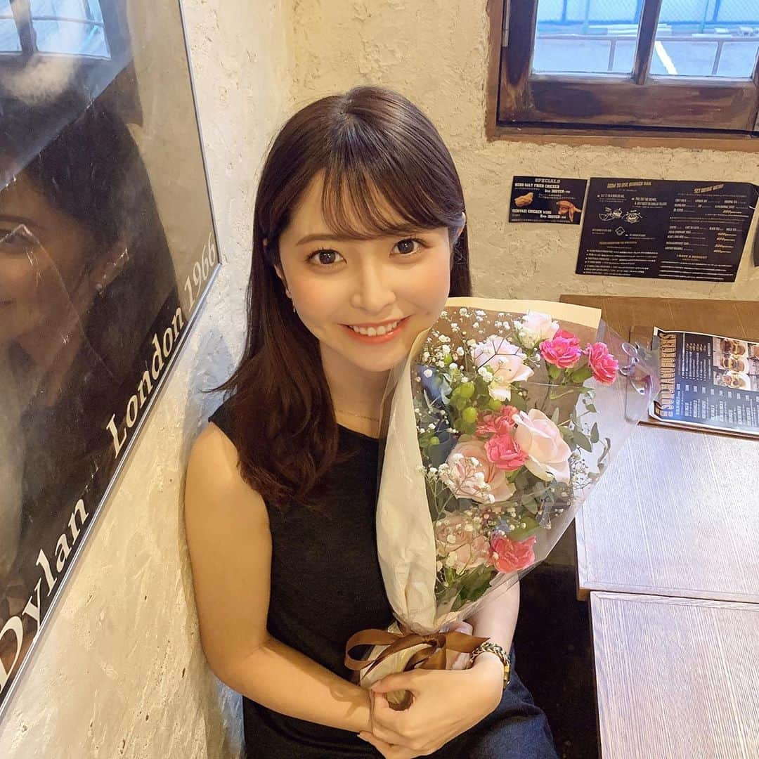 岸本沙季さんのインスタグラム写真 - (岸本沙季Instagram)「みなさんおはようございます🌼 昨日はお友達からミスコン頑張れ！と素敵な花束を頂きました😳✨嬉しい〜  本日のShowroomのタイムテーブルは 11時〜12時 12時半〜13時 13時半〜14時　になります♪ 少しでも覗きにきて下さると嬉しいです🥰‼︎  #ミス関大#関大ミスキャン#ミスコン#ミスキャンパス関大 #花束」8月27日 8時26分 - saki__kishimoto