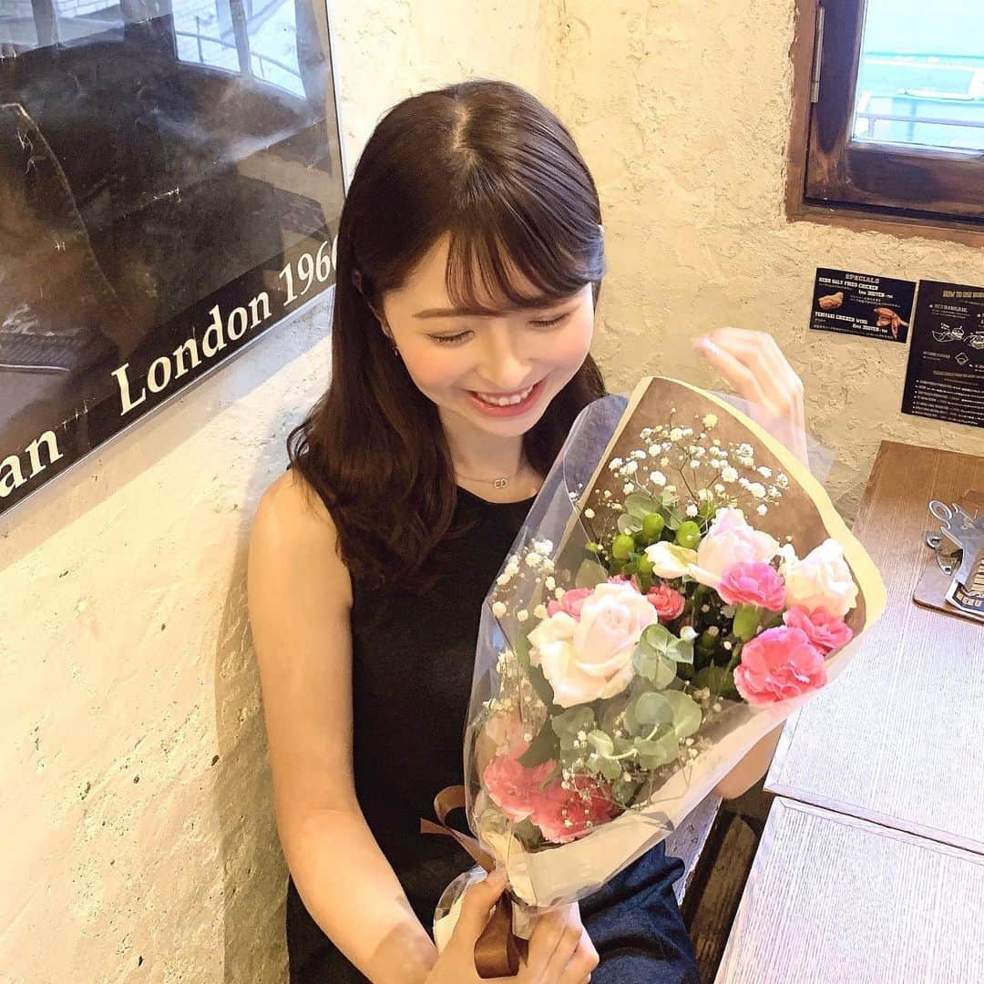 岸本沙季さんのインスタグラム写真 - (岸本沙季Instagram)「みなさんおはようございます🌼 昨日はお友達からミスコン頑張れ！と素敵な花束を頂きました😳✨嬉しい〜  本日のShowroomのタイムテーブルは 11時〜12時 12時半〜13時 13時半〜14時　になります♪ 少しでも覗きにきて下さると嬉しいです🥰‼︎  #ミス関大#関大ミスキャン#ミスコン#ミスキャンパス関大 #花束」8月27日 8時26分 - saki__kishimoto