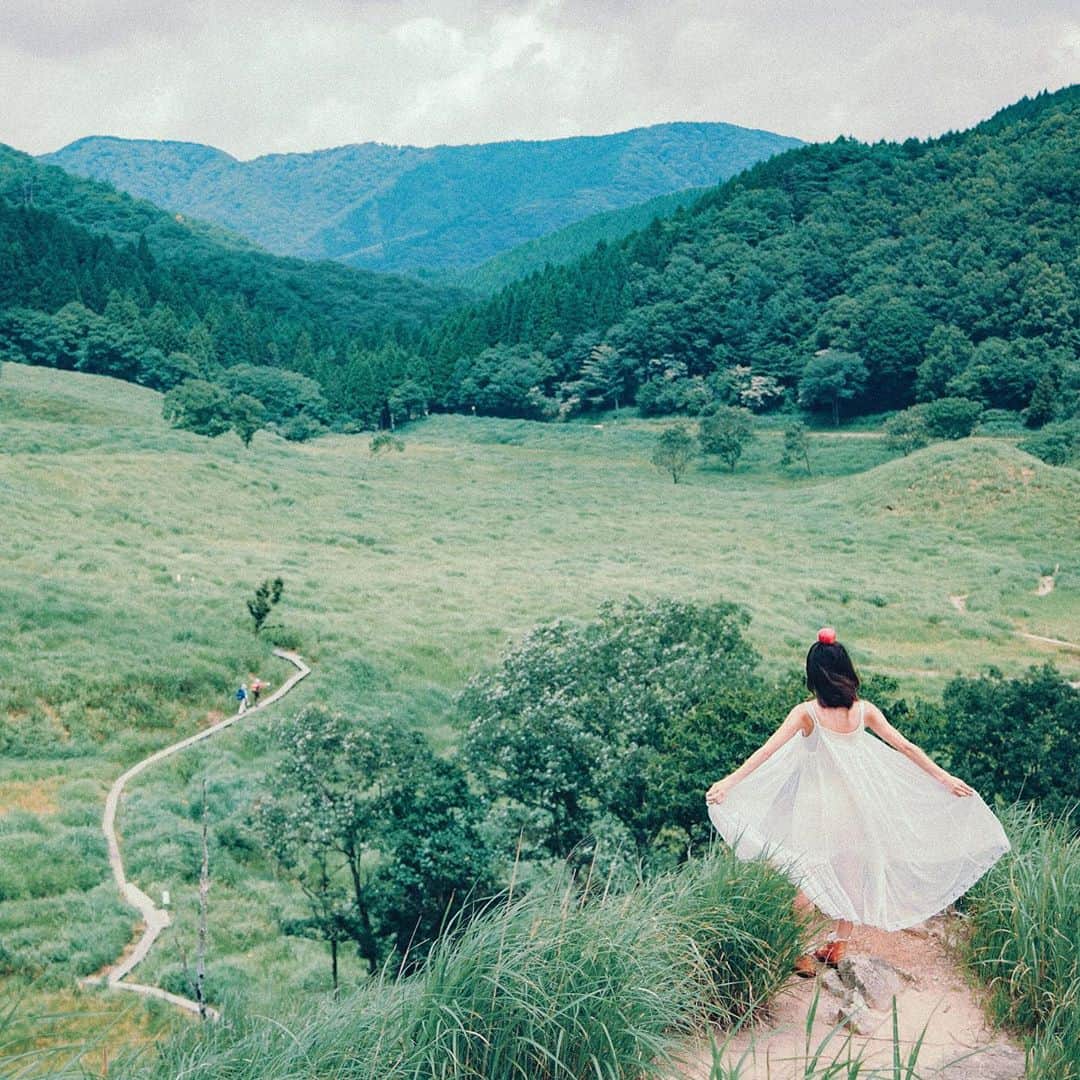 hiderin777のインスタグラム：「standing🍎 from the top of the hill. . .」