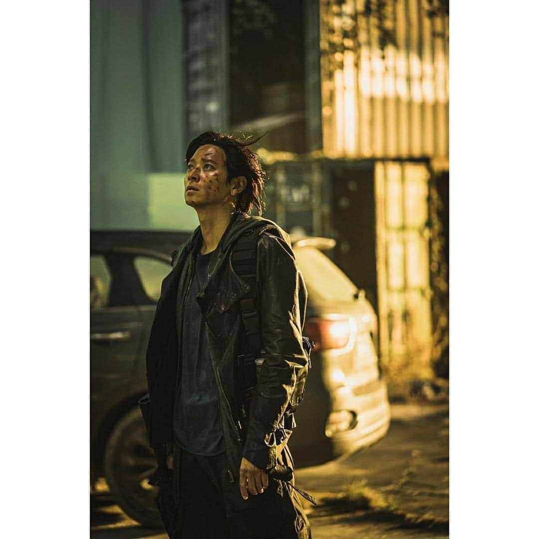 イ・レさんのインスタグラム写真 - (イ・レInstagram)「#Repost @itsnew_movie • • • • • • #반도 안방도 점령했도! 📺  오픈 첫날부터 VOD 1위 석권 기념! #반도러 를 위해  남은 #반도_스틸 탈탈 털업!❤  지금 바로 밀어서 확인 하세요. >>>  #칸영화제 #공식초청 #Cannes #부산행그후4년 #반도_절찬상영중 #연상호#강동원 #이정현 #권해효 #김민재 #구교환  #김도윤 #이레 #이예원 #peninsula #4yearsafter #traintobusan」8月27日 8時51分 - leere0312