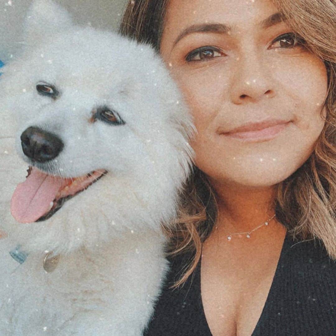 リセット・サラスさんのインスタグラム写真 - (リセット・サラスInstagram)「14 years old but she'll forever be my puppy! Happy #NationalDogDay from me and Zoey 🎀🐶🎀」8月27日 8時52分 - lizettesalas5