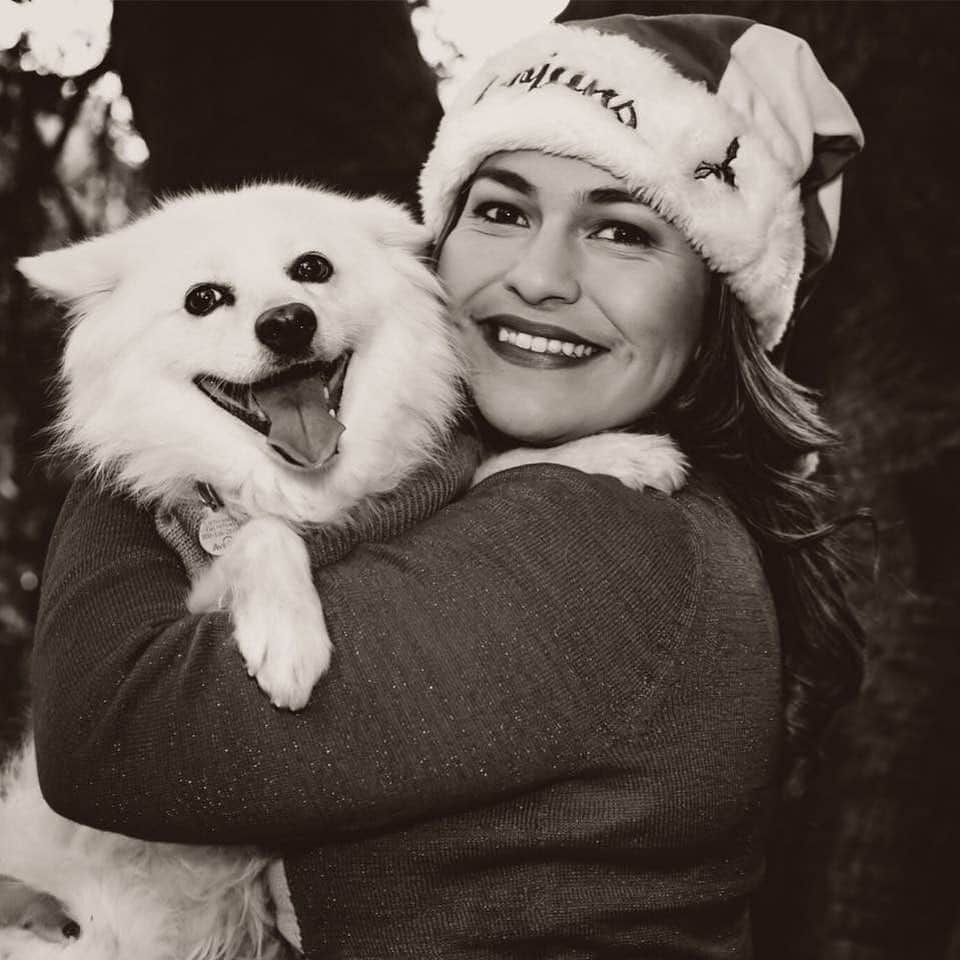 リセット・サラスさんのインスタグラム写真 - (リセット・サラスInstagram)「14 years old but she'll forever be my puppy! Happy #NationalDogDay from me and Zoey 🎀🐶🎀」8月27日 8時52分 - lizettesalas5