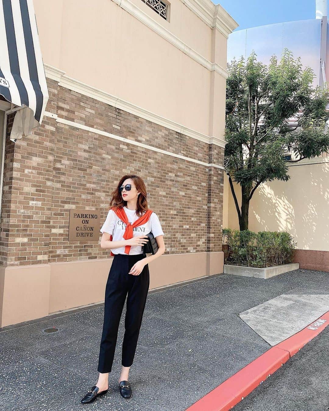 のインスタグラム：「.  code🧡 . . . tops...milaowen cardigan...uniqlo pants...zara bag...h&m . . . #code#outfit#ootd #zara #milaowen #h&m#uniqlo  #usj  #コーデ#休日コーデ #ユニバ#プチプラ #プチプラコーデ #カジュアルコーデ #購入品#ザラ#ユニクロ #ミラオーウェン」