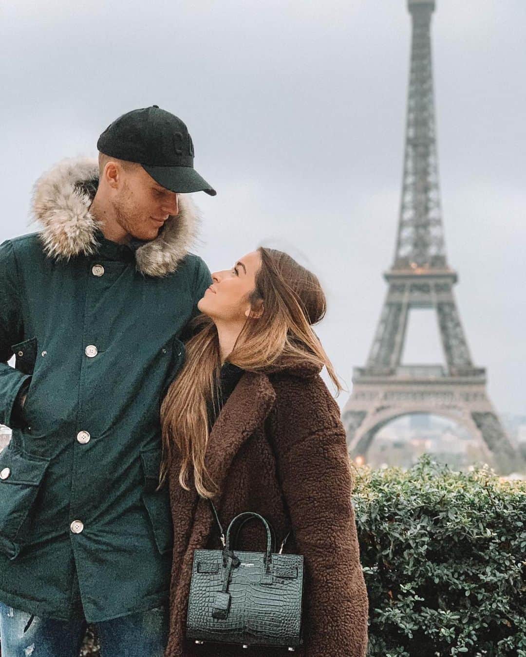 ニコ・エルヴェディのインスタグラム：「Thank you for all the good moments that you brought into my life! Happy Birthday Baby❤️👫」