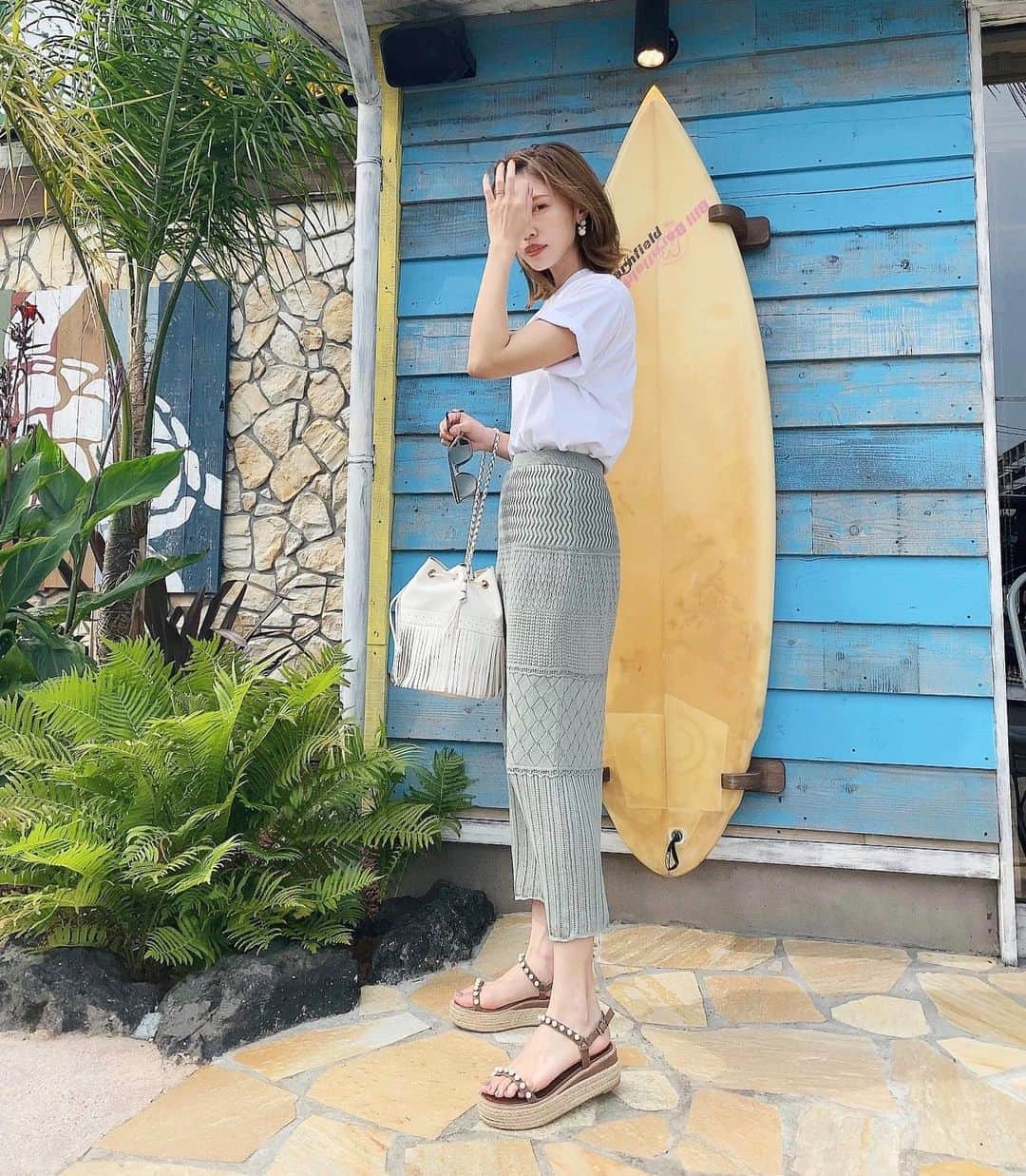 石黒美帆のインスタグラム：「*﻿ ﻿ t-shirts#AURALEE#RonHerman﻿ skirt#31sonsdemode﻿ bag#jandmdavidson  sandal#tsurubymarikooikawa  ﻿ ﻿ ﻿ 少し前のですが🙏﻿ そろそろ夏っぽいカラーも終わりかな☺️🌻﻿ ﻿ ﻿ ﻿ #fashion#fashionstyle#fashiongram#instafashion#outfit#ootd#dailylook#31sdm#패션#오오티디#ファッション#コーデ#オーラリー#ツルバイマリコオイカワ#ロンハーマン#夏服#夏コーデ#ミントグリーン#白T」