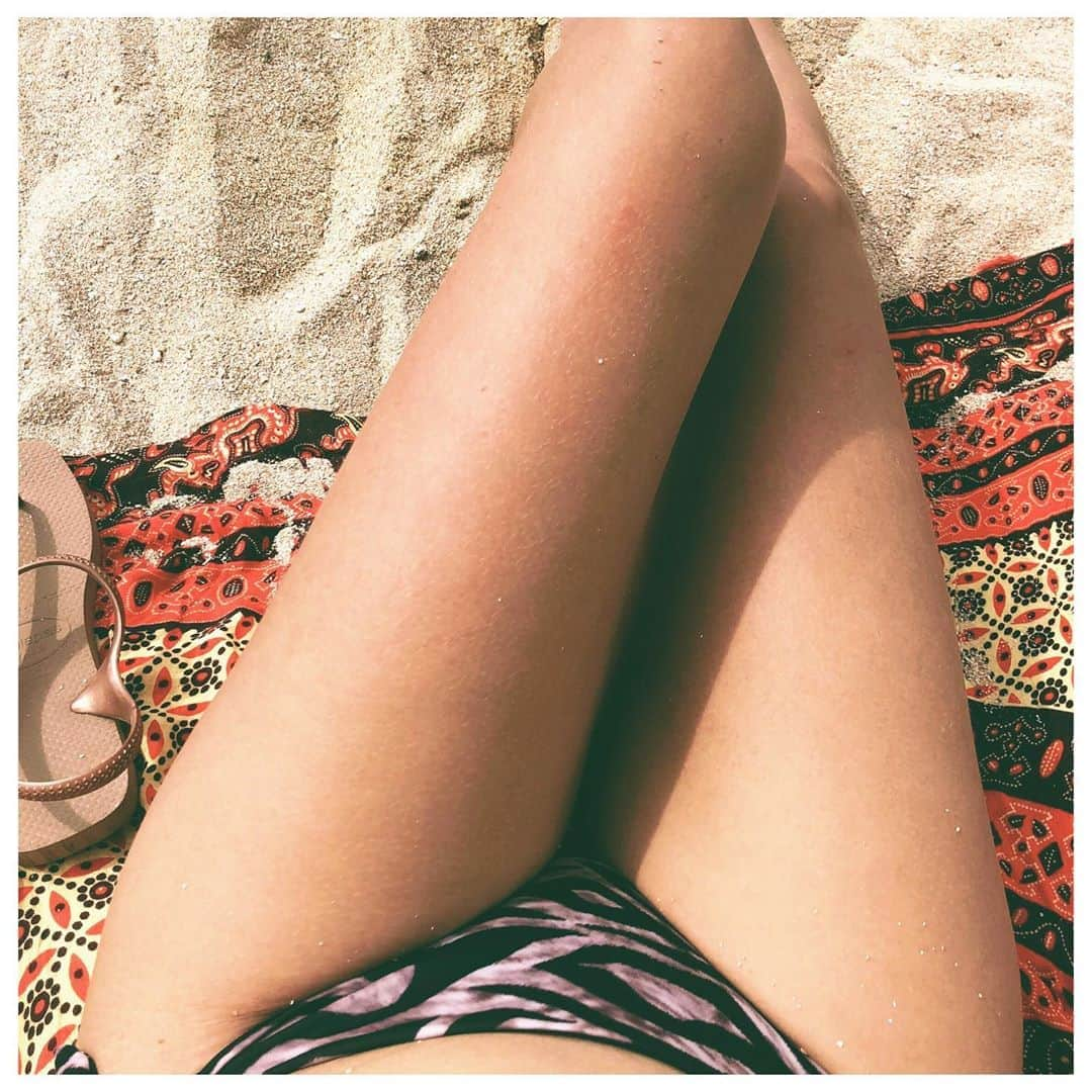 湊ジュリアナさんのインスタグラム写真 - (湊ジュリアナInstagram)「Sun kissed 🌞✨ ✨ ✨ ✨ ✨ ✨ ✨ ✨ #warmdays #水着 #legs #sunkissed #tanned #tanning #bikinibody  #sunnyvibes #夏2020 #ビキニ2020  #suntime #水着2020 #summerweather #ビキニ #bikinivibes #julianaminato #abs  #日焼け　#swimgear #bikiniswimwear #ジュリアナ #日焼け女子」8月27日 18時36分 - julianaminato