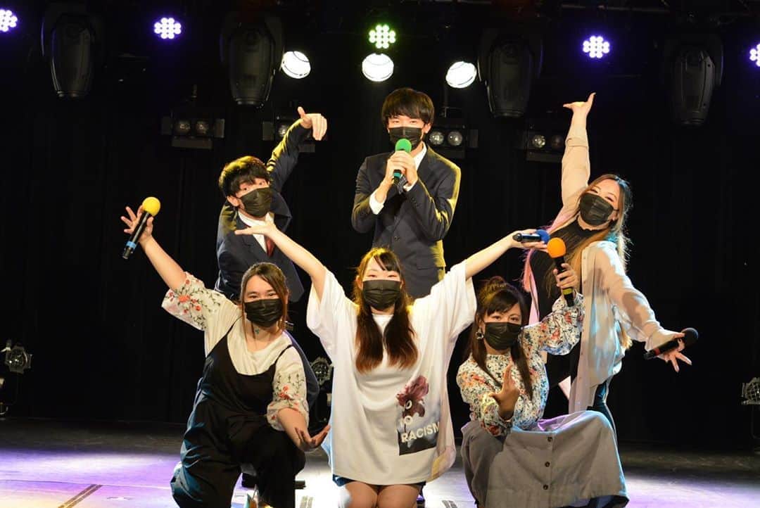 Tokyo School of Music&danceさんのインスタグラム写真 - (Tokyo School of Music&danceInstagram)「* * 先日、裏方コースの活躍を載せた 《アクターズライブ》ですが、 今回は、パフォーマンス姿を お見せしちゃいます👀✨ * 今回は無観客で行いました🙋🏻‍♀️ 声優コースの学生の、 定期的なパフォーマンス場所として アクターズライブは行われています🙋🏻‍♂️ * ソーシャルディスタンスを保ち、 マスクを着用して歌うという 初めての形でしたが、 本番ではしっかり練習の成果を発揮！🧚🏻‍♀️🌟 * パフォーマンスをする機会が 減ってしまっている中で、 このようにライブを 行うことができたので、 学生にとって とても励みになりました👏🏻☀️ * * #20200827 #TSM #tsm西葛西 #tsm西葛西校 #東京スクールオブミュージックandダンス専門学校 #音楽 #ダンス #俳優 #声優 #エンタメ #エンターテイメント #専門学校 #music #dance #actor #actress #voiceactor #voiceactress #entertainment #school #LIVE #actorlive #schoollife #schoolpictures #schoolphoto #student #studentphoto #無観客ライブ #ライブ  #🎤」8月27日 18時37分 - tsm_musicdance