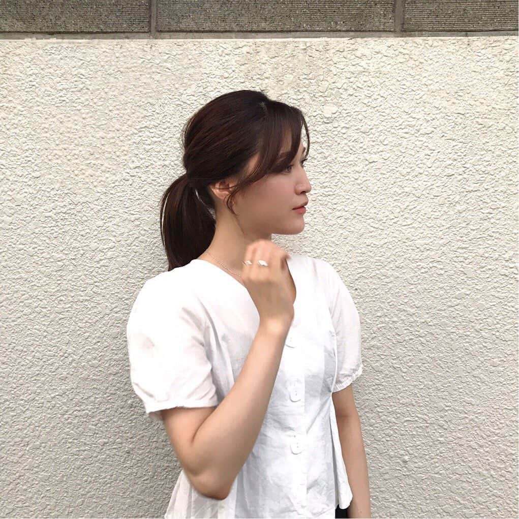 後藤夕貴のインスタグラム：「🤍 ㅤ 去年韓国で買ったトップスが今年も活躍！ また安心していろんなところに行けるようになるといいなぁ💭 ㅤ ＿＿＿＿＿＿＿＿＿＿＿ #ゆき_code #157cm #韓国ファッション #韓国コーデ #シンプルコーデ」