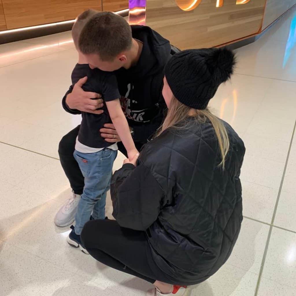 ミッチェル・デュークのインスタグラム：「Who you make the sacrifices for ❤️ FAMILY ❤️」