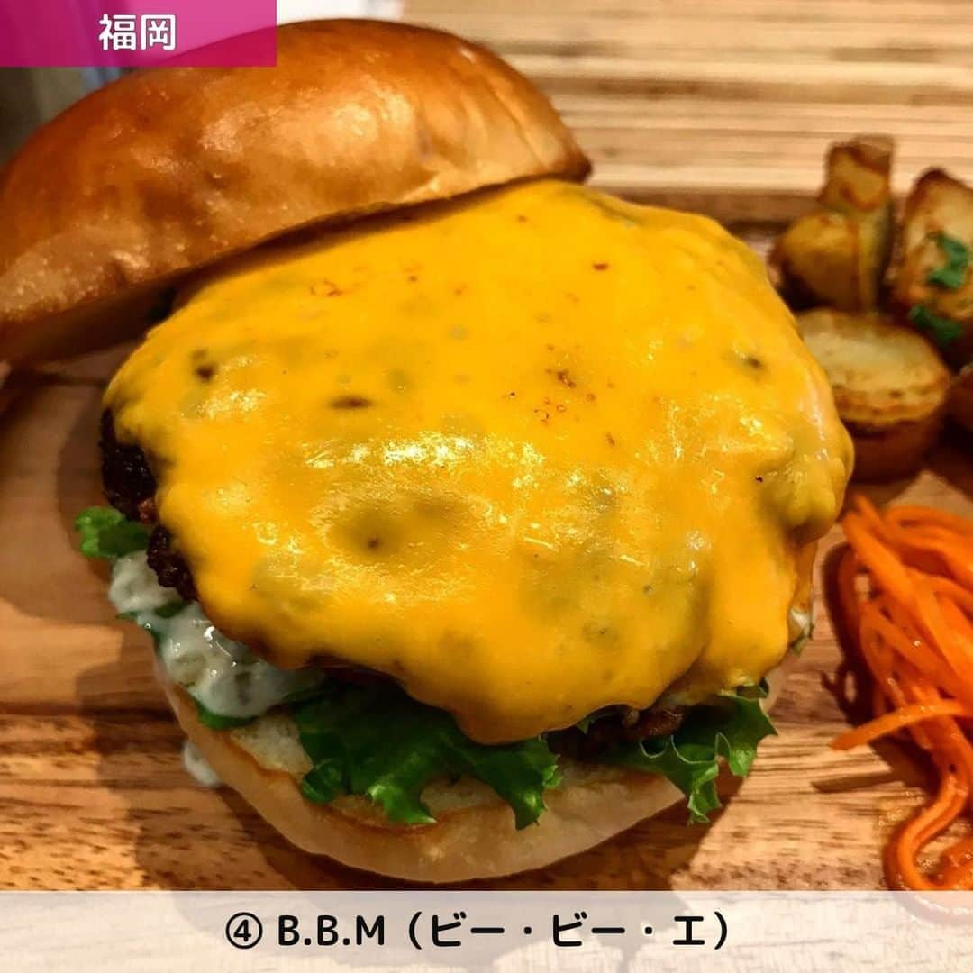 UWASAさんのインスタグラム写真 - (UWASAInstagram)「. ①【神奈川】DAIGOMI BURGER ☞南青山にチーズレストランを構える”チーズレストラン DAIGOMI”が運営するチーズバーガー専門店「DAIGOMI BURGER(ダイゴミ バーガー)」をご紹介🎉チーズ好きのための、チーズ好きによる、チーズにこだわったボリューム満点のチーズバーガーを楽しむことができます💕⭐ [photo by:@marygourmets2] ＊ ②【東京】CRANE（クレイン） ☞チーズが滝のように流れるハンバーガーを食べることができると話題のお店「CRANE(クレイン)」をご紹介💁‍♀️パティが全く見えないほど大量のチーズがサンドされているんです✨パティがメインではない、チーズ好きには夢のような「チーズ」メインのハンバーガーをぜひ🥰🌻 [photo by:@arichan_maaan] ＊ ➂【東京】ICON（アイコン） ☞南新宿にある映えなハンバーガーを食べられると話題のお店「ICON(アイコン)」をご紹介✨お写真の『マッカンバーガー』は、バンズから流れ出るマカロニとチーズのインパクトが半端ないハンバーガーです😍食べ応えも抜群なので、お腹を空かせて行きましょう💖🎶 [photo by:@chloehahahahahaha] ＊ ④【福岡】B.B.M（ビー・ビー・エ） ☞六本松にあるオリジナルバーガーを楽しめるお店「B.B.M(ビー・ビー・エム)」をご紹介🎶こちらのお店では、日本料理・イタリアン・フレンチなどの料理法を取り入れた本格グルメハンバーガーを楽しむことができます😲バーガーの種類も豊富で、毎日食べたくなるようなハンバーガーがいっぱい🍔🍀 [photo by:@fuk.gurume.sake] ＊ <<✏️=========================>> グルメに関する素敵なお写真を 厳選してご紹介しています📷🌈 【 @uwasa_gourmet 】 or 【 #uwasa 】 をタグ付けであなたの投稿が Instagramや記事で紹介されちゃうかも👀🎉 皆さんの素敵なご投稿お待ちしています🌸 <<=========================🔎>> ＊  #神奈川 #東京 #福岡 #チーズバーガー #ハンバーガー #hamburger #チーズ好き #チーズ巡り #チーズグルメ #チーズ #飯テロ #カフェ #cafe #カフェ部 #カフェ巡り #ランチ #ランチタイム #専門店 #美味しい #cheese #映えグルメ #肉テロ #横浜 #チーズ専門店 #チーズ大好き #チーズたっぷり #肉好き #モーニング #ドライブ」8月27日 19時00分 - joshime_gourmet