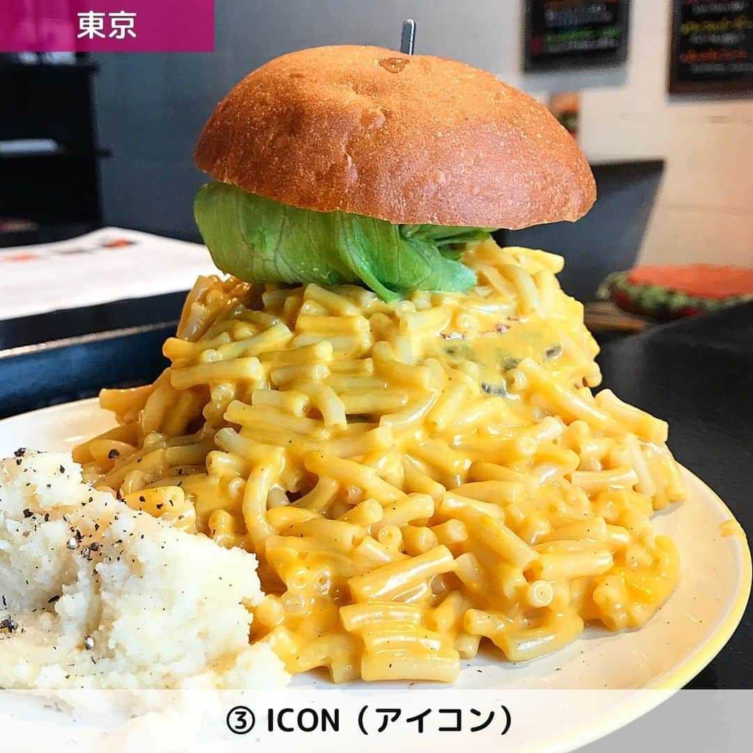 UWASAさんのインスタグラム写真 - (UWASAInstagram)「. ①【神奈川】DAIGOMI BURGER ☞南青山にチーズレストランを構える”チーズレストラン DAIGOMI”が運営するチーズバーガー専門店「DAIGOMI BURGER(ダイゴミ バーガー)」をご紹介🎉チーズ好きのための、チーズ好きによる、チーズにこだわったボリューム満点のチーズバーガーを楽しむことができます💕⭐ [photo by:@marygourmets2] ＊ ②【東京】CRANE（クレイン） ☞チーズが滝のように流れるハンバーガーを食べることができると話題のお店「CRANE(クレイン)」をご紹介💁‍♀️パティが全く見えないほど大量のチーズがサンドされているんです✨パティがメインではない、チーズ好きには夢のような「チーズ」メインのハンバーガーをぜひ🥰🌻 [photo by:@arichan_maaan] ＊ ➂【東京】ICON（アイコン） ☞南新宿にある映えなハンバーガーを食べられると話題のお店「ICON(アイコン)」をご紹介✨お写真の『マッカンバーガー』は、バンズから流れ出るマカロニとチーズのインパクトが半端ないハンバーガーです😍食べ応えも抜群なので、お腹を空かせて行きましょう💖🎶 [photo by:@chloehahahahahaha] ＊ ④【福岡】B.B.M（ビー・ビー・エ） ☞六本松にあるオリジナルバーガーを楽しめるお店「B.B.M(ビー・ビー・エム)」をご紹介🎶こちらのお店では、日本料理・イタリアン・フレンチなどの料理法を取り入れた本格グルメハンバーガーを楽しむことができます😲バーガーの種類も豊富で、毎日食べたくなるようなハンバーガーがいっぱい🍔🍀 [photo by:@fuk.gurume.sake] ＊ <<✏️=========================>> グルメに関する素敵なお写真を 厳選してご紹介しています📷🌈 【 @uwasa_gourmet 】 or 【 #uwasa 】 をタグ付けであなたの投稿が Instagramや記事で紹介されちゃうかも👀🎉 皆さんの素敵なご投稿お待ちしています🌸 <<=========================🔎>> ＊  #神奈川 #東京 #福岡 #チーズバーガー #ハンバーガー #hamburger #チーズ好き #チーズ巡り #チーズグルメ #チーズ #飯テロ #カフェ #cafe #カフェ部 #カフェ巡り #ランチ #ランチタイム #専門店 #美味しい #cheese #映えグルメ #肉テロ #横浜 #チーズ専門店 #チーズ大好き #チーズたっぷり #肉好き #モーニング #ドライブ」8月27日 19時00分 - joshime_gourmet