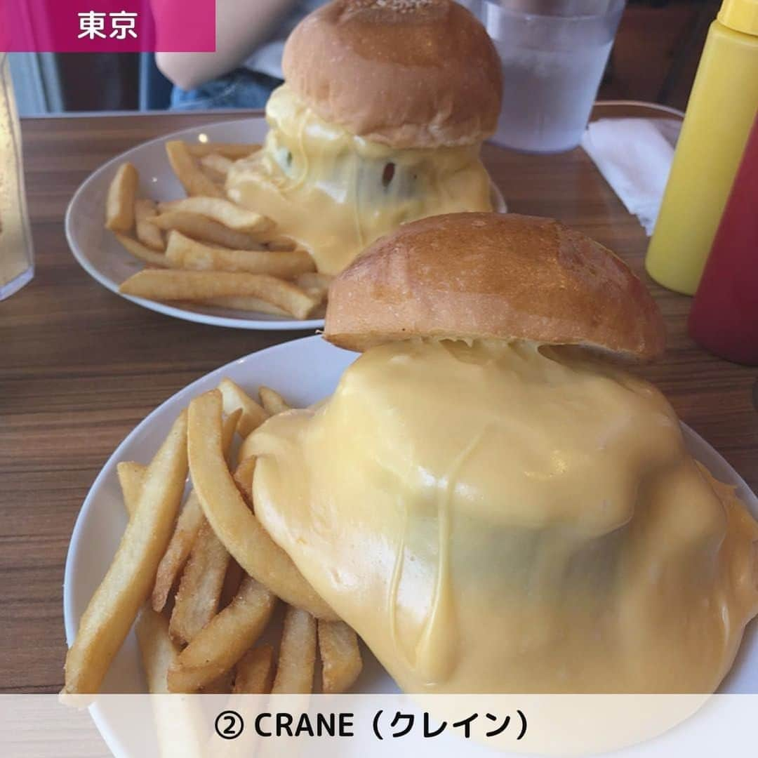 UWASAさんのインスタグラム写真 - (UWASAInstagram)「. ①【神奈川】DAIGOMI BURGER ☞南青山にチーズレストランを構える”チーズレストラン DAIGOMI”が運営するチーズバーガー専門店「DAIGOMI BURGER(ダイゴミ バーガー)」をご紹介🎉チーズ好きのための、チーズ好きによる、チーズにこだわったボリューム満点のチーズバーガーを楽しむことができます💕⭐ [photo by:@marygourmets2] ＊ ②【東京】CRANE（クレイン） ☞チーズが滝のように流れるハンバーガーを食べることができると話題のお店「CRANE(クレイン)」をご紹介💁‍♀️パティが全く見えないほど大量のチーズがサンドされているんです✨パティがメインではない、チーズ好きには夢のような「チーズ」メインのハンバーガーをぜひ🥰🌻 [photo by:@arichan_maaan] ＊ ➂【東京】ICON（アイコン） ☞南新宿にある映えなハンバーガーを食べられると話題のお店「ICON(アイコン)」をご紹介✨お写真の『マッカンバーガー』は、バンズから流れ出るマカロニとチーズのインパクトが半端ないハンバーガーです😍食べ応えも抜群なので、お腹を空かせて行きましょう💖🎶 [photo by:@chloehahahahahaha] ＊ ④【福岡】B.B.M（ビー・ビー・エ） ☞六本松にあるオリジナルバーガーを楽しめるお店「B.B.M(ビー・ビー・エム)」をご紹介🎶こちらのお店では、日本料理・イタリアン・フレンチなどの料理法を取り入れた本格グルメハンバーガーを楽しむことができます😲バーガーの種類も豊富で、毎日食べたくなるようなハンバーガーがいっぱい🍔🍀 [photo by:@fuk.gurume.sake] ＊ <<✏️=========================>> グルメに関する素敵なお写真を 厳選してご紹介しています📷🌈 【 @uwasa_gourmet 】 or 【 #uwasa 】 をタグ付けであなたの投稿が Instagramや記事で紹介されちゃうかも👀🎉 皆さんの素敵なご投稿お待ちしています🌸 <<=========================🔎>> ＊  #神奈川 #東京 #福岡 #チーズバーガー #ハンバーガー #hamburger #チーズ好き #チーズ巡り #チーズグルメ #チーズ #飯テロ #カフェ #cafe #カフェ部 #カフェ巡り #ランチ #ランチタイム #専門店 #美味しい #cheese #映えグルメ #肉テロ #横浜 #チーズ専門店 #チーズ大好き #チーズたっぷり #肉好き #モーニング #ドライブ」8月27日 19時00分 - joshime_gourmet