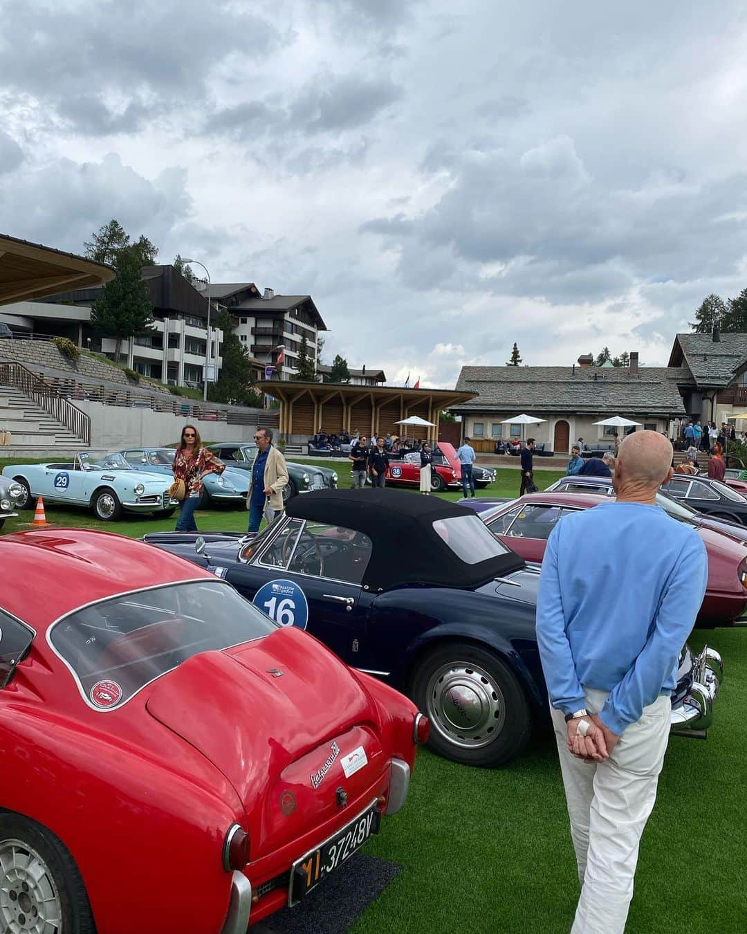 ノーマン・フォスターさんのインスタグラム写真 - (ノーマン・フォスターInstagram)「A few days ago with classic cars at our Kulm Country Club project」8月27日 19時01分 - officialnormanfoster