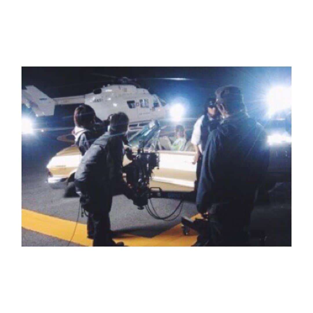 のインスタグラム：「. ThrowBack Thursday  2008 MissLuxury Music Video撮影  昼間は大雨の中、 銀座のバーでアーティストの撮影。 夜はヘリポートで インパラ横付けして飛び立つシーン。 あれだけ降ってた雨もヘリのシーンで ピタリと止んだ奇跡。 雨止まなかったらあのシーンも撮れなくて全く別のMVになってただろうね。 写真の画質の悪さは2008年のガラケー向けクオリティーと言うことで勘弁  THE ORIGINAL Ⅳ進行中  #tbt #throwbackthursday #2008 #theoriginal #musicvideoshoot #locohama #ヘリ #63impala #lowrider」