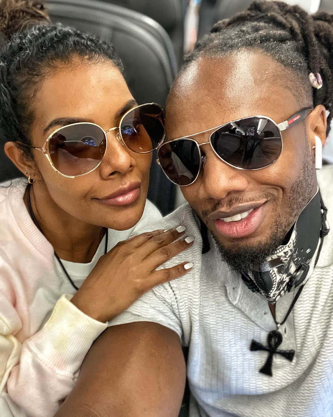 Ulissesworldさんのインスタグラム写真 - (UlissesworldInstagram)「Time to Take Off ✈️ @sharah_ulisses  Guess where me and Sharah are heading? 🌴🌞」8月27日 19時04分 - ulissesworld
