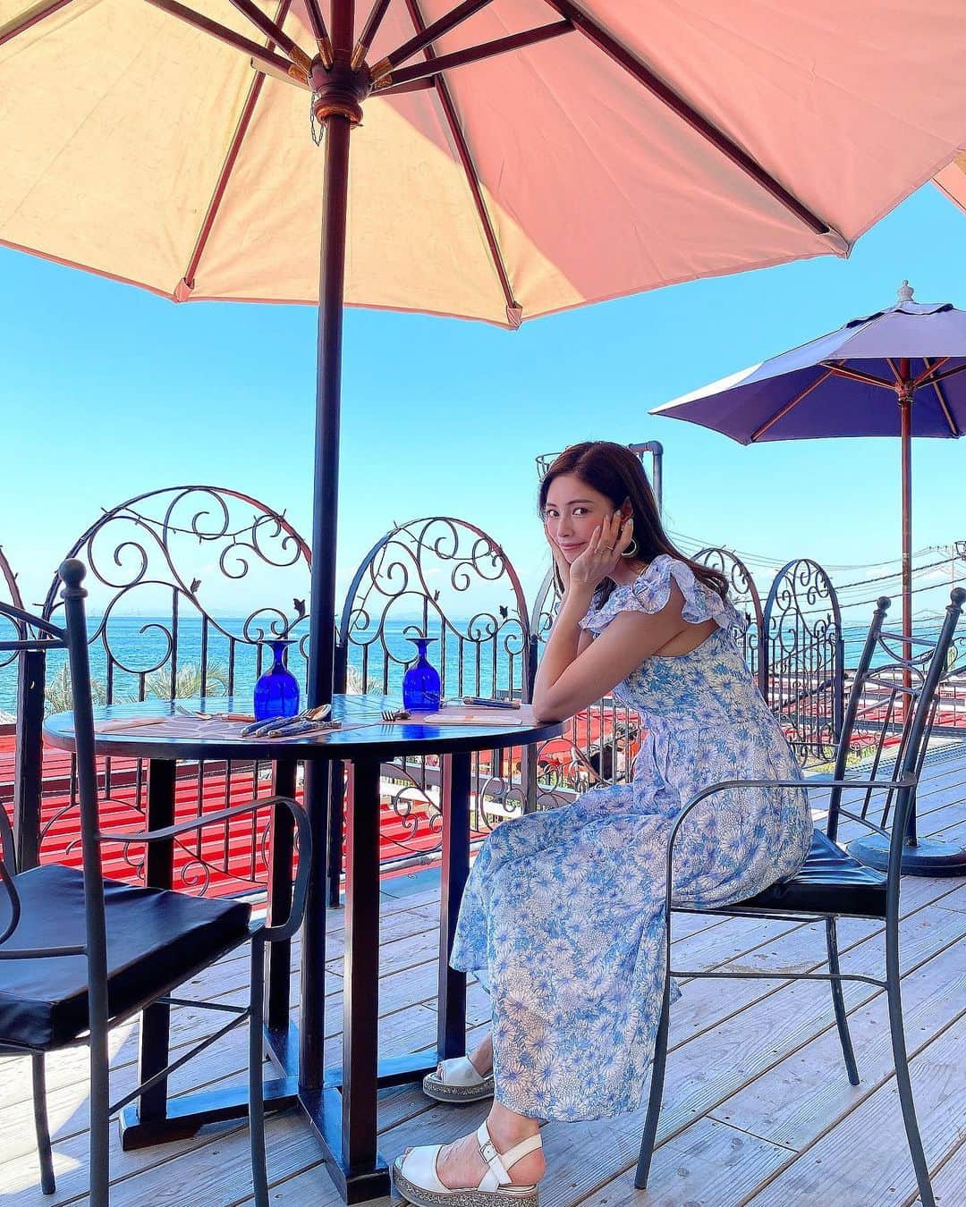 のインスタグラム：「淡路島行った時の🌊💙 海の近くの可愛いカフェ🏖 ・ このワンピースも　@spicaglow 💙🤍💙 ・ ・ ・ ・ ・ ・ ・ ・ ・ ・ ・ ・ ・ ・ #ワンピ#ワンピース##ブルー#ロングスカート#淡路島#淡路島カフェ#カフェ#カフェ巡り#淡路島旅行#海辺#テラス#ランチ#お昼ごはん#ドライブ#島#南国#関西グルメ#夏休み#夏の思い出#オトナ女子#大人可愛い#インスタ映え#旅行#女子旅#spicaglow#spicaglowstyle#tripgram#japanesegirl#terrace」