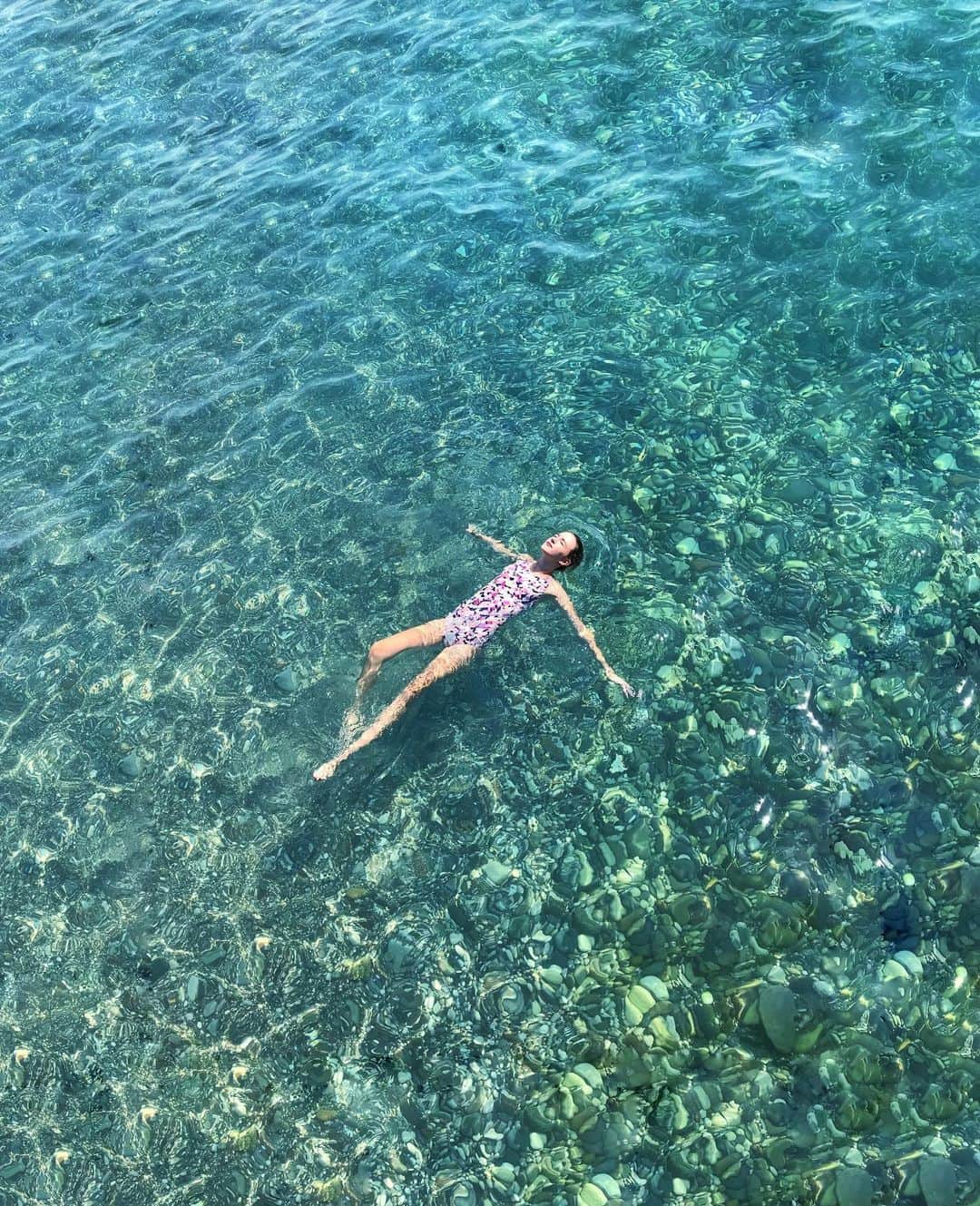 クリスティーナ・パカリーナのインスタグラム：「Обожаю море 🌊」