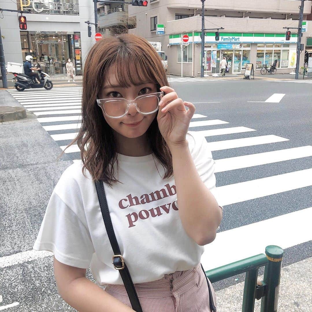 山田寿々さんのインスタグラム写真 - (山田寿々Instagram)「﻿ ﻿ 最近ゲットしたクリアメガネ🙂👓﻿ メガネって外でかけてたら大人っぽく見える気ぃする😚笑﻿ ﻿ 見えやすいしUVカットやしめちゃいい🎶🤍﻿ ﻿ ﻿ #tresjewelry #クリアメガネ #クリアレンズ #grl #olivedesolive  ﻿ ﻿ ﻿ ﻿ ﻿」8月27日 19時26分 - suzu48_tan_1211