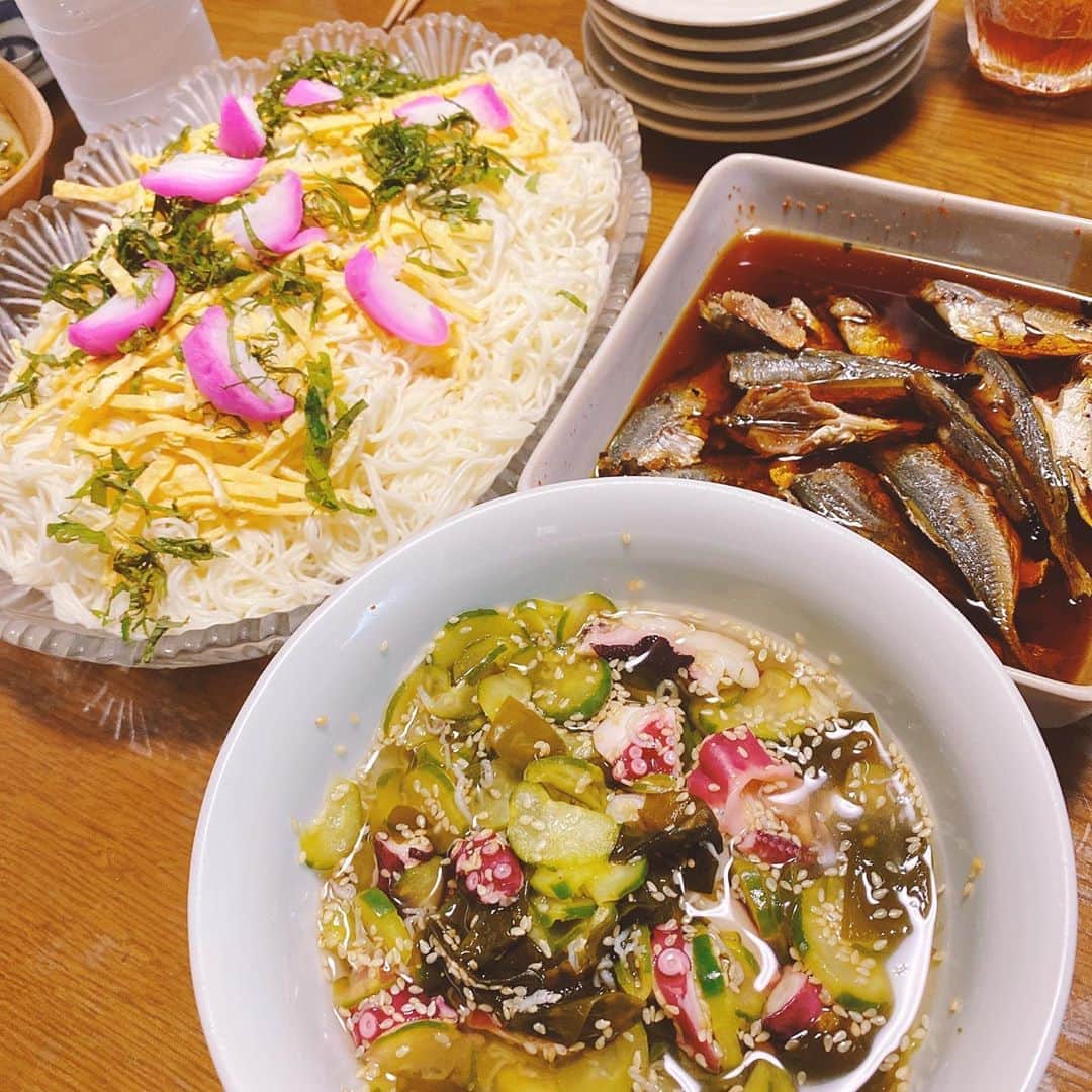 岡村咲さんのインスタグラム写真 - (岡村咲Instagram)「じいちゃんちで夕飯は、とても豪華でした❤︎美味しくて、食べ過ぎ……笑　愛情たっぷりのご飯で、生き返りました☺️🧡ありがとう🧡」8月27日 19時29分 - sakiokamura_official