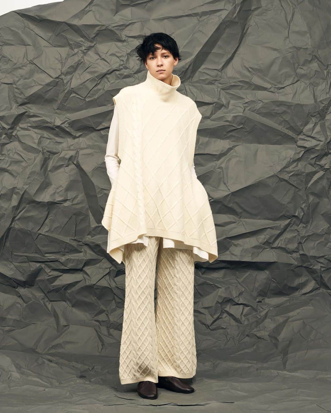 JET NEW YORKのインスタグラム：「﻿ ﻿ ———————————﻿ ﻿ JET NEWYORK﻿ 2020 FALL WINTER﻿ ﻿ “MOUNTAIN RESORT”﻿ ﻿ ———————————﻿ ﻿ ▶︎knit tops﻿ No.G50-19500 / ¥19,000+tax﻿ ﻿ ▶︎tops﻿ No.G50-19557 / ¥14,000+tax﻿ ﻿ ▶︎knit pants﻿ No.G50-69501 / ¥19,000+tax﻿ ﻿ ﻿ ———————————﻿ ﻿ #jet_newyork #jetnewyork #newyork #jet #marikohayashi #20 #2020 #aw #20aw #autumn #winter #fall #new #collection #nowonsale #preorder #elleshop #worldonlinestore #linkinbio」