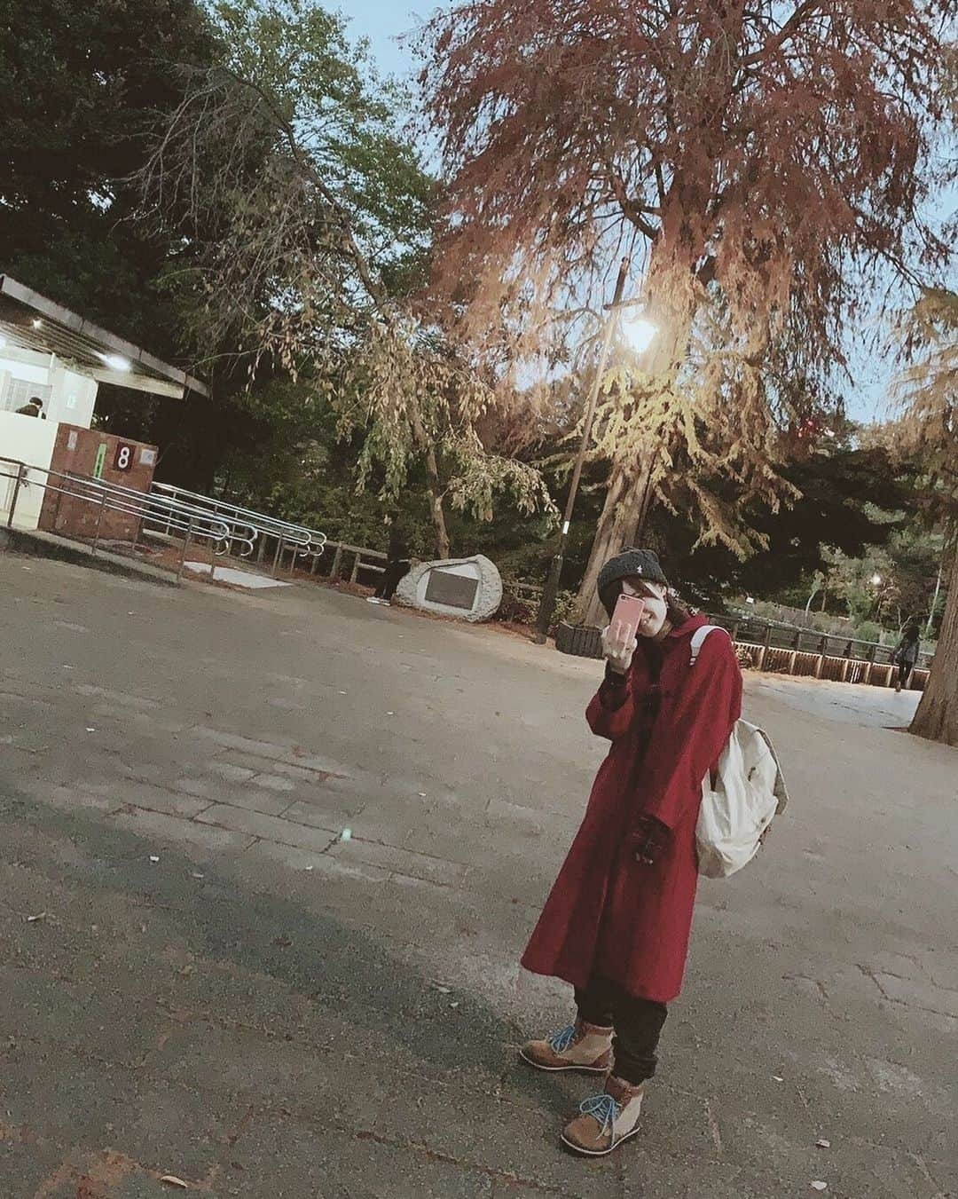 Leeさんのインスタグラム写真 - (LeeInstagram)「早く秋ヨこい〜〜🍠🍁   #秋コーデ #秋服 #秋 #ボーイッシュ #ショートカット #hairstyle #ショートスタイル #茶髪ミディアム #ポンポン帽子 #ニット帽 #リュックコーデ #リュックスタイル #リュック女子 #赤コート #秋色 #チチカカ #チェックシャツ #チェックシャツコーデ #赤チェック」8月27日 19時35分 - lee_nova_10