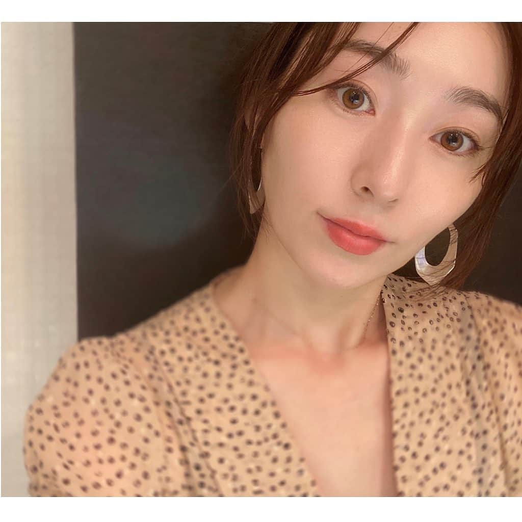 殿柿佳奈さんのインスタグラム写真 - (殿柿佳奈Instagram)「このLip💄 マスクにつきずらい&落ちにくい❤️ @addictionbeauty_official   #アディクションザマットリップリキッド   私は〝001〟使用✨  顔のトーンが明るく見えるからGood❤️👍  マスクを外した後もお顔の血色がいい感じに見えると嬉しいですよね🥰  #insta good #オススメコスメ#友達に教えてもらい#真似っこ#マット#発色よくて#とれにくく#お気に入りに追加#addiction #アディクション#マスクメイク#happy#透明感#makeup#cosmetics #instabeauty#殿コスメ」8月27日 19時39分 - kanatonogaki