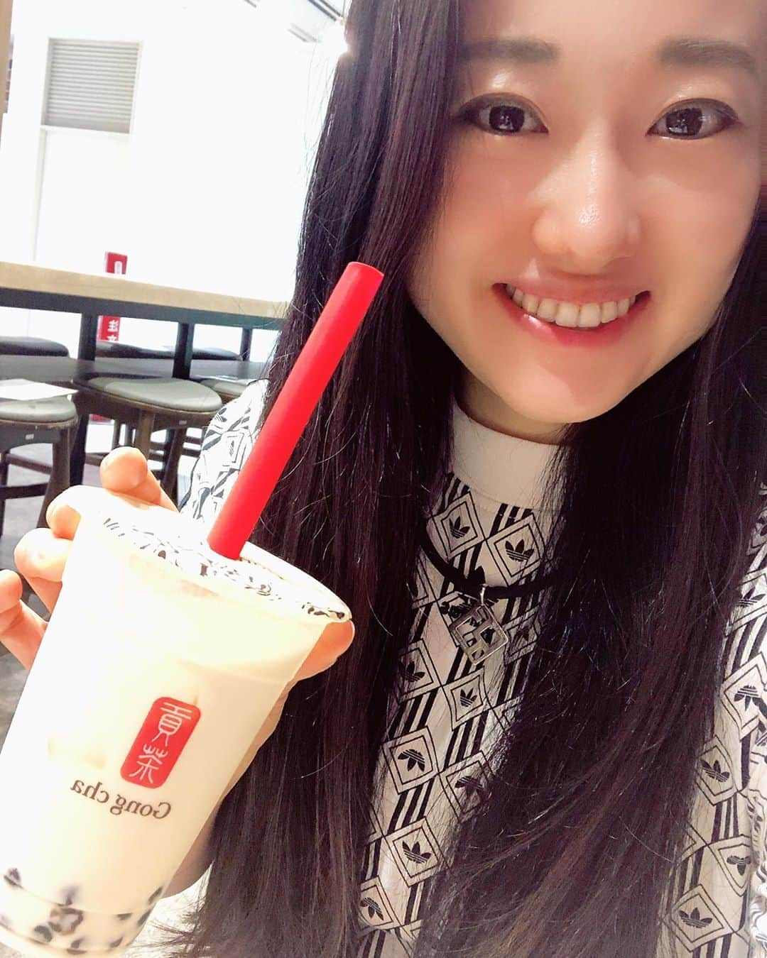 田中亜弥さんのインスタグラム写真 - (田中亜弥Instagram)「【Gong cha】 初ゴンチャ✨  ウーロン茶のミルクティーが美味しかった🍽💕  #gongcha  #ゴンチャ #阿里山ウーロンミルクティー  #タピオカ  #タピオカミルクティー  #初チャレンジ」8月27日 19時40分 - tanakaaya81