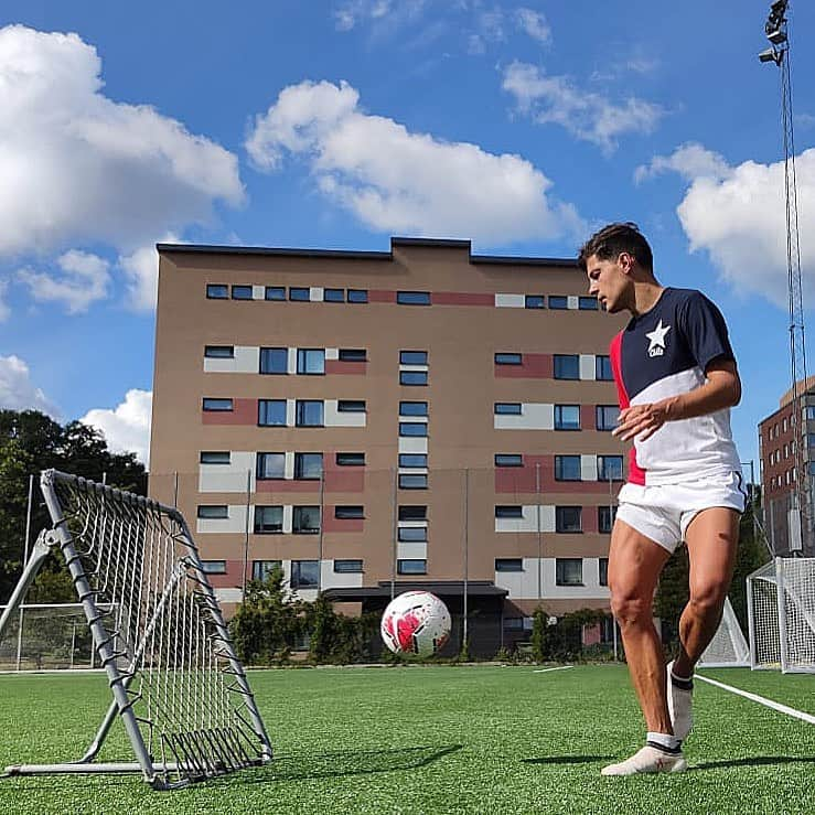 ミーコ・アルボルノスさんのインスタグラム写真 - (ミーコ・アルボルノスInstagram)「⚽️❤️」8月27日 19時48分 - miikoalbornoz