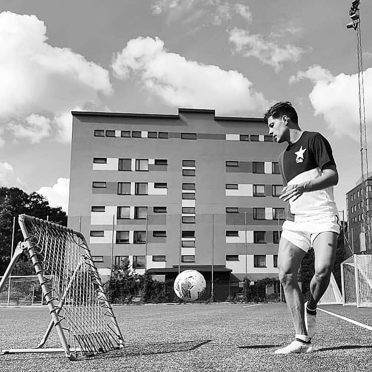 ミーコ・アルボルノスのインスタグラム：「⚽️❤️」