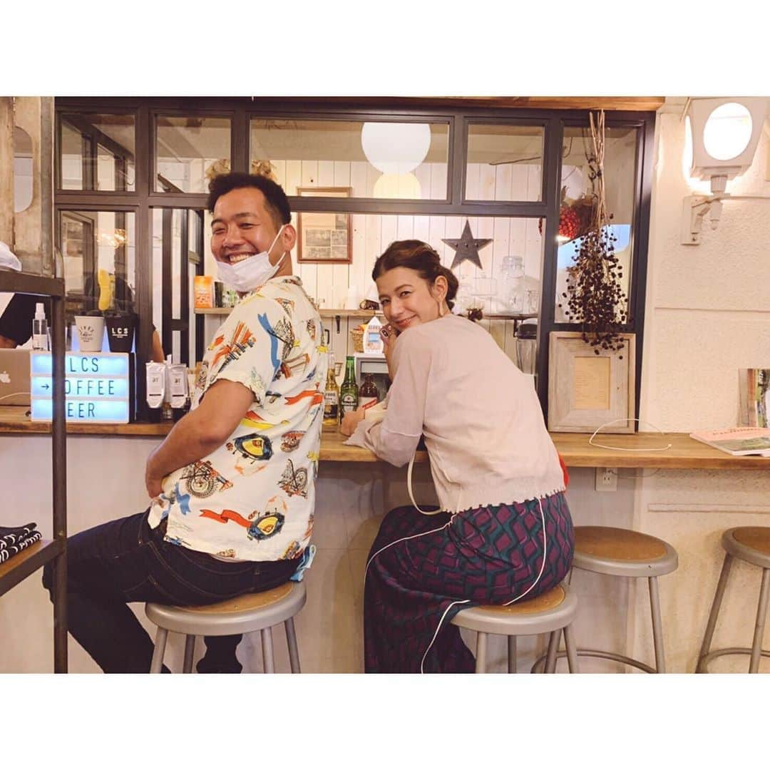 スザンヌさんのインスタグラム写真 - (スザンヌInstagram)「昨日の#サタココ　@satacoco_official ロケは﻿ めちゃくちゃ歩いて食べてお洋服着替えてご紹介して♡ てんこもりな2本分☺️﻿ ﻿ ハウススタジオ以外でたくさんとロケするの久しぶりで嬉しかったなぁ☺️﻿ ﻿ #もっこすファイヤー @mokkosufire のおふたりとは午前と午後で別々にわたしとロケ行くんだけど、﻿ お互い相方さんのこと気遣ってたり、いないとこで褒めあってたりほっこりするほど仲良し☺️﻿ ﻿ 番組始まってもうすぐ半年。はやっ☺️﻿ もっともっとわたしもおふたりやスタッフさんみんなと息を合わせて頑張って行けたらいいな🌈🌈🌈﻿ ﻿ ﻿ #サタココ﻿ #お洋服は﻿タグと #wear更新 しました」8月27日 19時49分 - suzanneeee1028