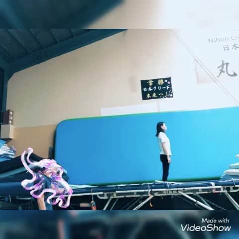 のインスタグラム：「先週のバク宙教室でやらかしてしまったのでちょっと迷いましたが、リハビリのつもりで挑んできました。 無事乗り越えられたと思います。 これからもバリバリ跳んでいきます。 今夜は新松戸FIREBIRDです！！  #バク宙教室 #空中族 #筋肉女子 #軟体育成中 #FIREBIRD」