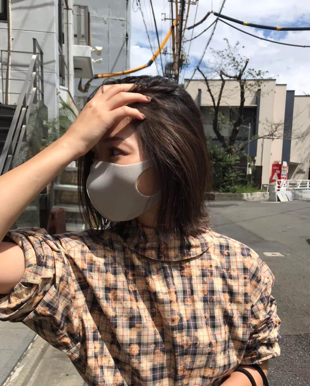小森純のインスタグラム：「@upsydaisyken  アップシーに行ってきた☺️ ・ 担当はアイコです☺️❤️ @sugenoaiko  いつもありがとう☺️ また切ってもらってさっぱりしたー💇‍♀️ ・ 常に換気もされてるし、検温もやってくれるので安心です❤️ カット中もマスク着用で尚安心☺️ アイコーありがとう❤️ ・ #アップシーデイジー#アップシー#ボブカット」