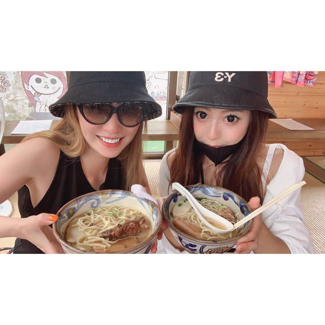 葉月樹里さんのインスタグラム写真 - (葉月樹里Instagram)「地元の人から人気のソーキソバ「楚辺」😋🍴  . .  タクシーの運転手さんに教えてもらったお🙋‍♀️マジ観光客かよ  . . .  #葉月樹里 #soiréeine #ソワレーヌ #沖縄 #那覇 #楚辺 #ソーキソバ #国際通り #観光客風な写真すぎ🤳 #そもそも麺は好きじゃねえ」8月27日 11時27分 - hazukijuri