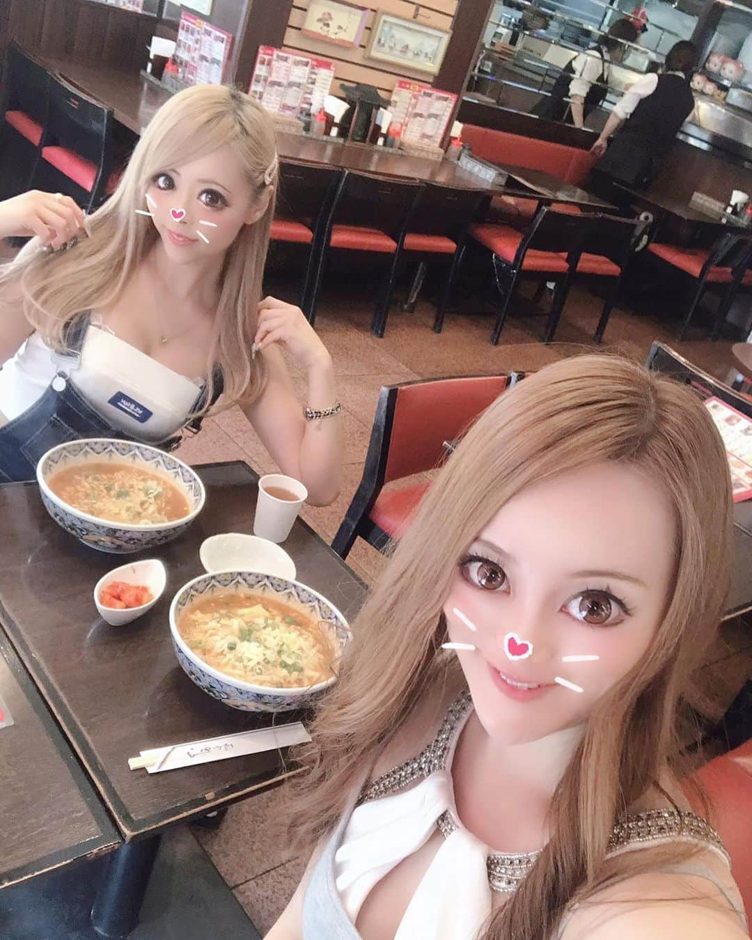 MIUさんのインスタグラム写真 - (MIUInstagram)「めぐみさんとラーメンランチ♡ #明洞ラーメン #新宿グルメ #新宿 #明洞のり巻き」8月27日 11時50分 - miu_sakurai_official